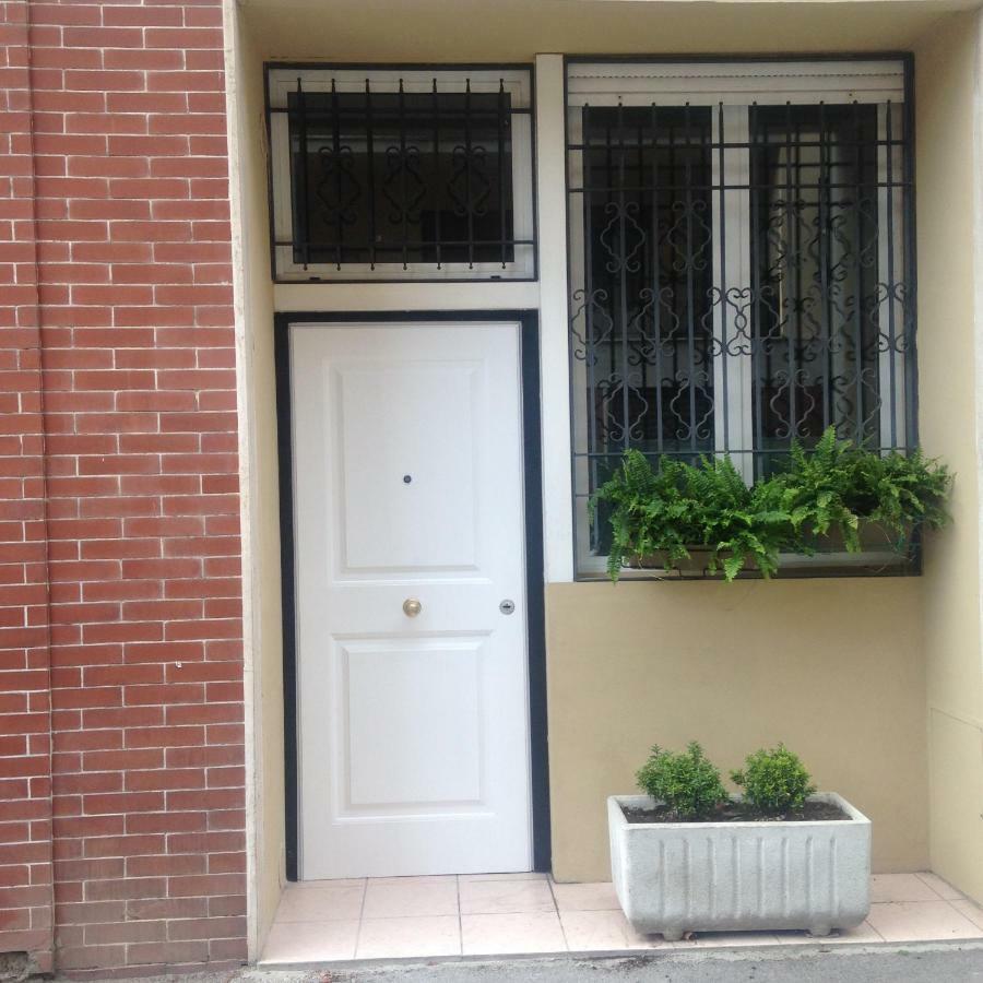 Apartment Airport ฟลอเรนซ์ ภายนอก รูปภาพ